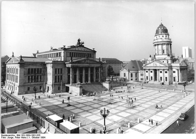 Bundesarchiv_Bild_183-1984-1001-035,_Berlin,_Schauspielhaus,_Dom