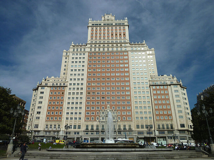 1024px-Edificio_España_(Madrid)_04