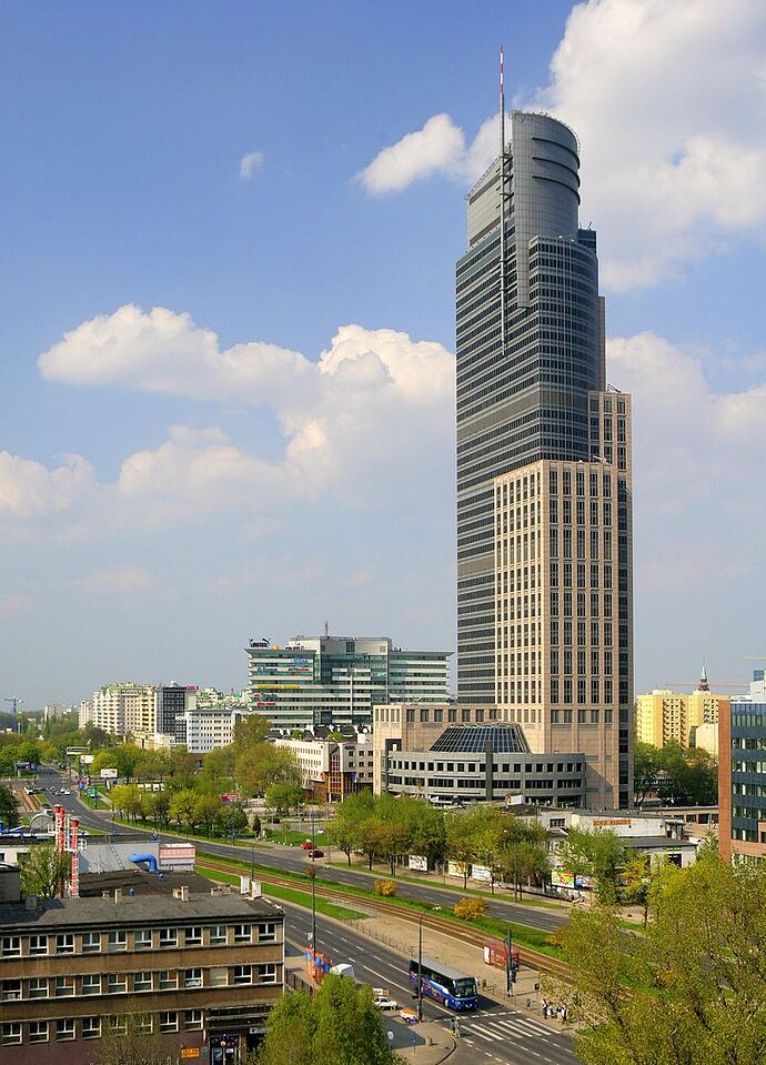 800px-Warsaw_Trade_Tower_overwiev
