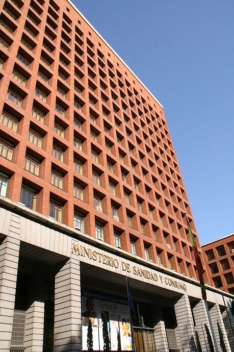 800px-Fachada_del_Ministerio_de_Sanidad_y_Consumo