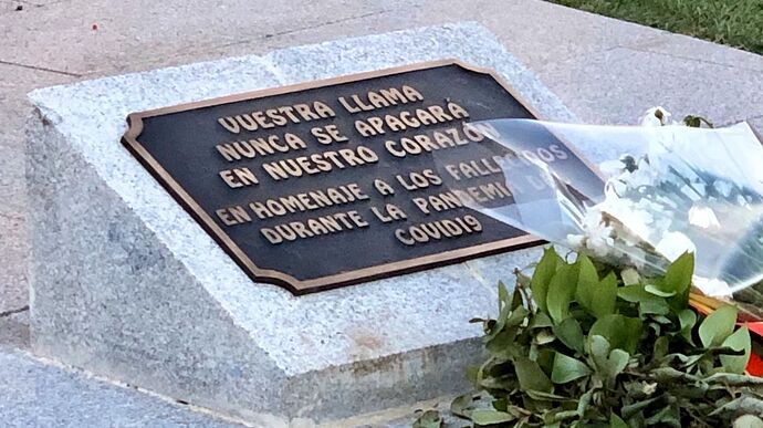 Mensaje-pebetero-homenaje-Covid-19-Madrid_2232686742_7701432_1300x731