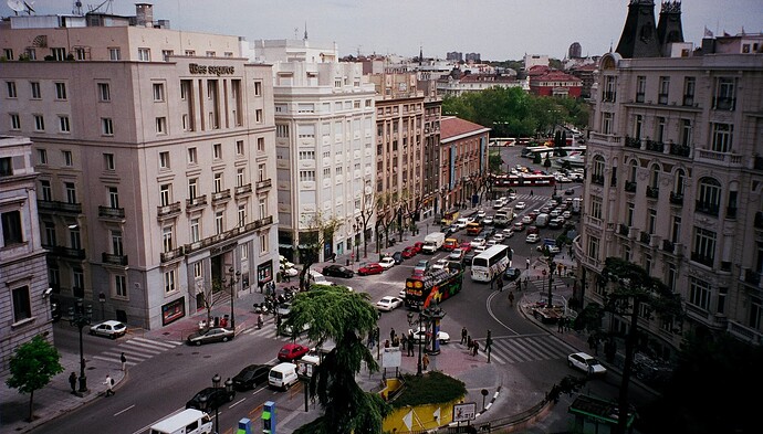 Plaza_de_las_Cortes_(Madrid)_05