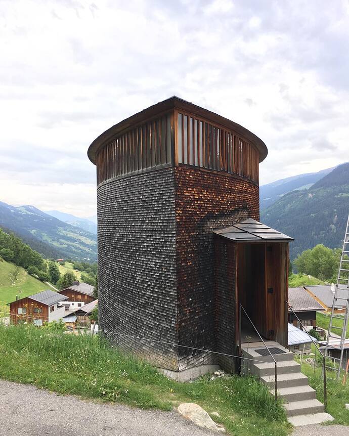 34447257_125268471686845_4016051892164493312_n