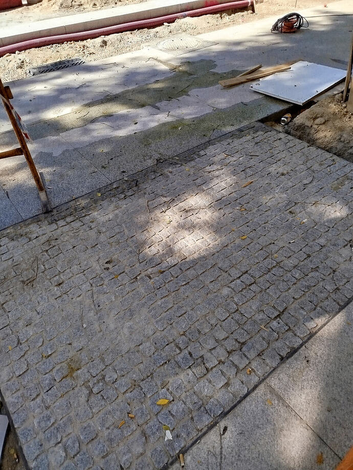 1000022570