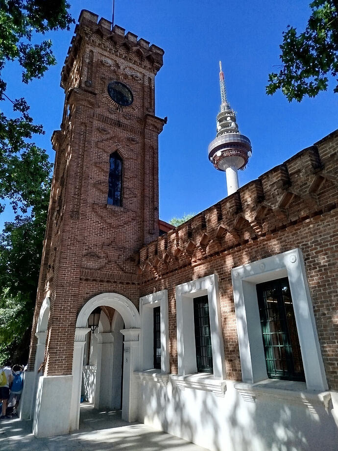 1000023894