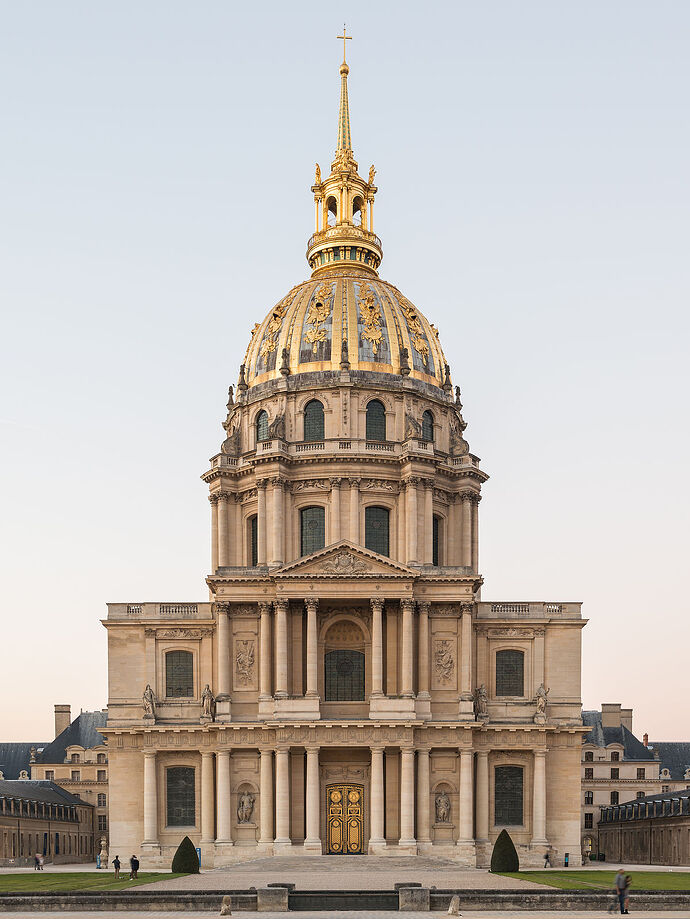 1200px-Cathédrale_Saint-Louis-des-Invalides,_140309_2