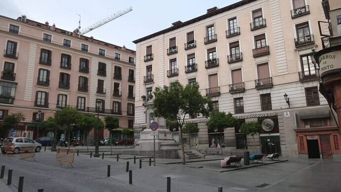 Plaza_de_Pontejos_Madrid_01-scaled-e1669022503497