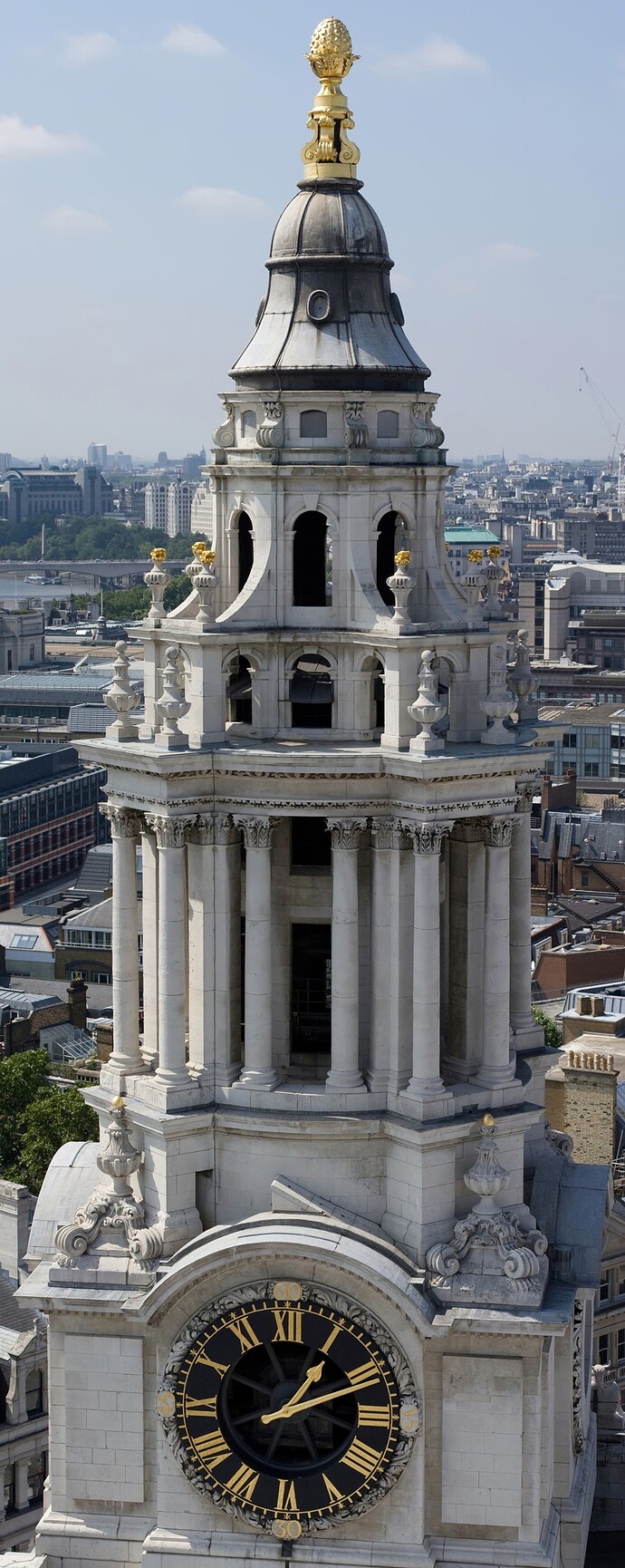 South_west_tower_of_St_Paul's_Cathedral~2_1710329698192