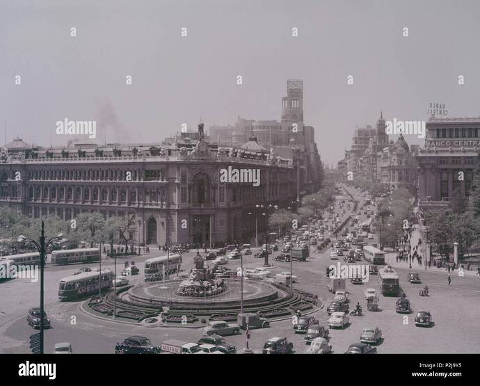 fuente-de-cibeles-y-el-banco-de-espaa-en-los-aos-60-location-plaza-de-cibeles-spain-P2J9Y5