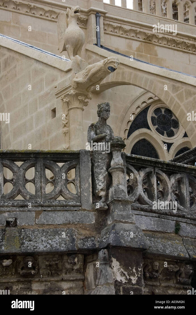 silleria-de-la-catedral-de-burgos-antes-y-despues-de-la-limpieza-y-restauracion-de-espana-a03mgn