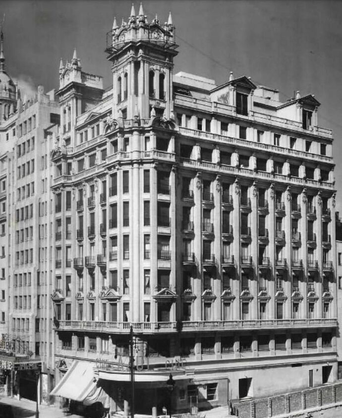 17664091993244438670276102641659