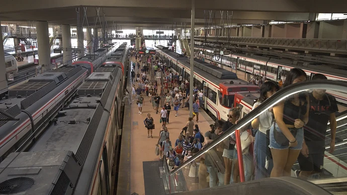 una-incidencia-en-la-infraestructura-de-adif-provoca-retrasos-y-largas-retenciones-en-toda-la-red-de-cercanias-de-madrid-atocha
