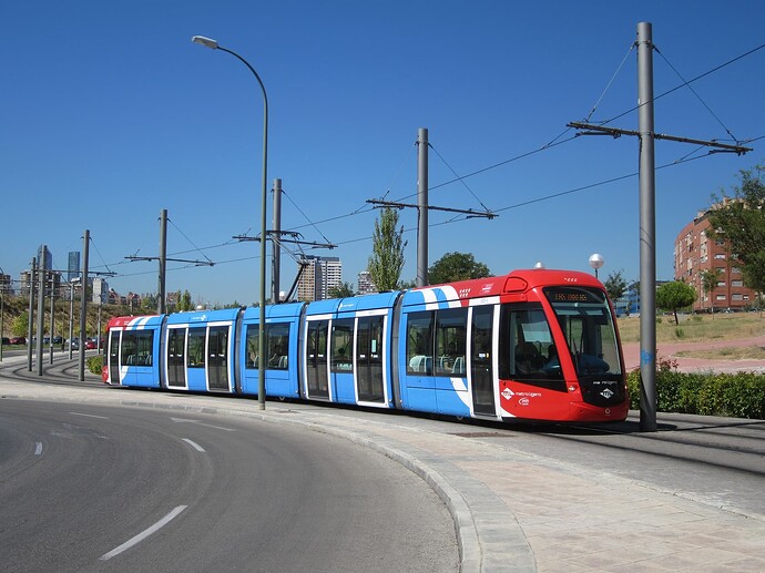 2560px-Madrid_Alstom_Citadis_tram_near_Antonio_Saura_stop,_2011