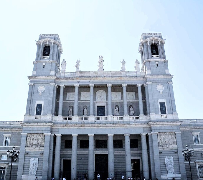 Catedral-de-la-Almudena-22_1640966110661~2