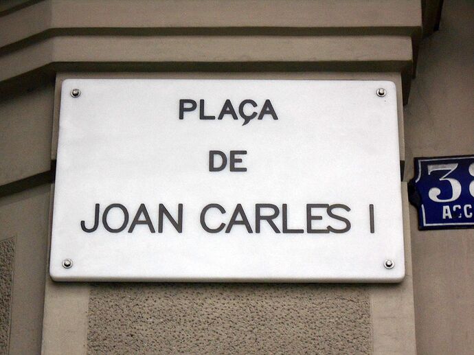 1200px-Plaça_de_Joan_Carles_I