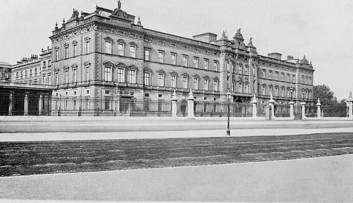 The_royal_palaces_historic_castles_and_stately_homes_of_Great_Britain_1913_14580250500~2
