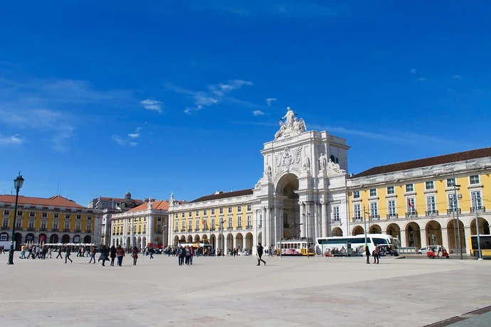 Plaza-del-Comercio-1