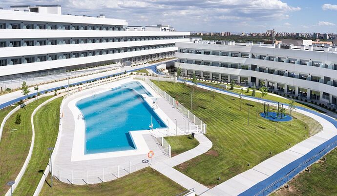 coutyard-student-experience-madrid-pozuelo
