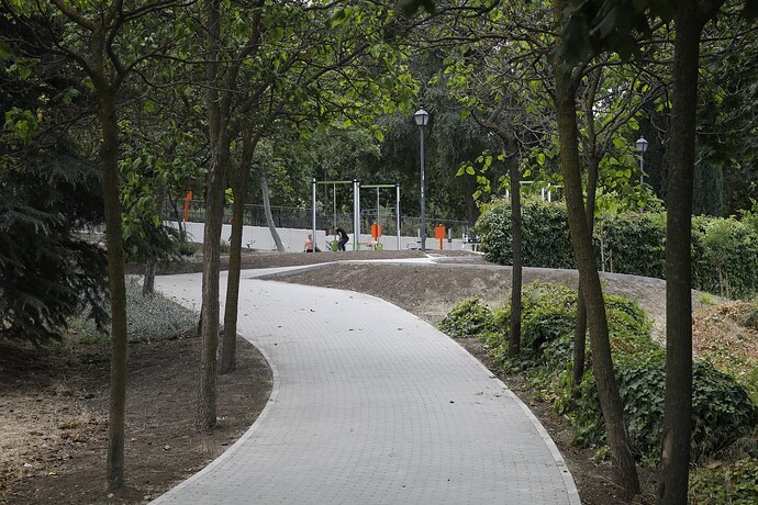 Caminos adaptados el parque La Viña en Puente de Vallecas