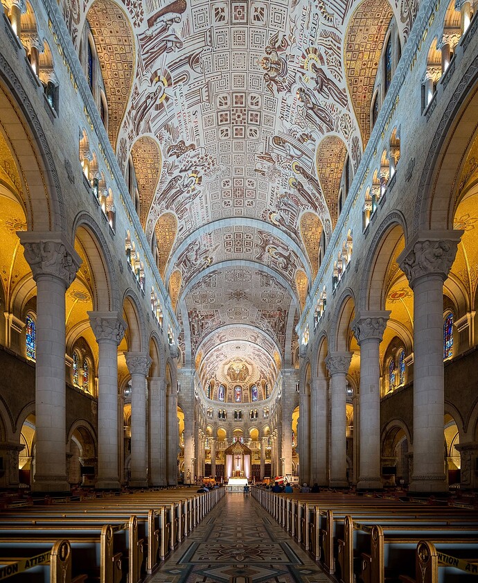 1679px-Interior_of_the_Basilica_of_Sainte-Anne-de-Beaupré_1667314101546