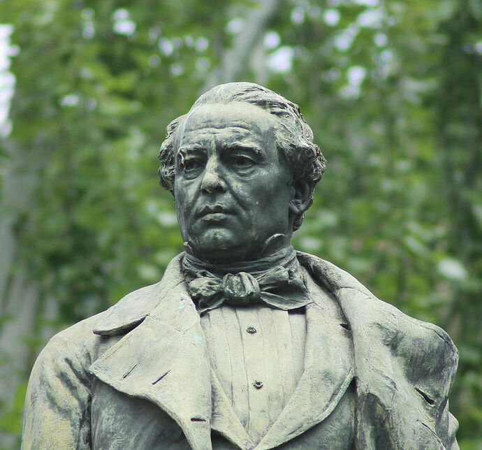 Monumento_a_Bravo_Murillo_(Madrid)_01a