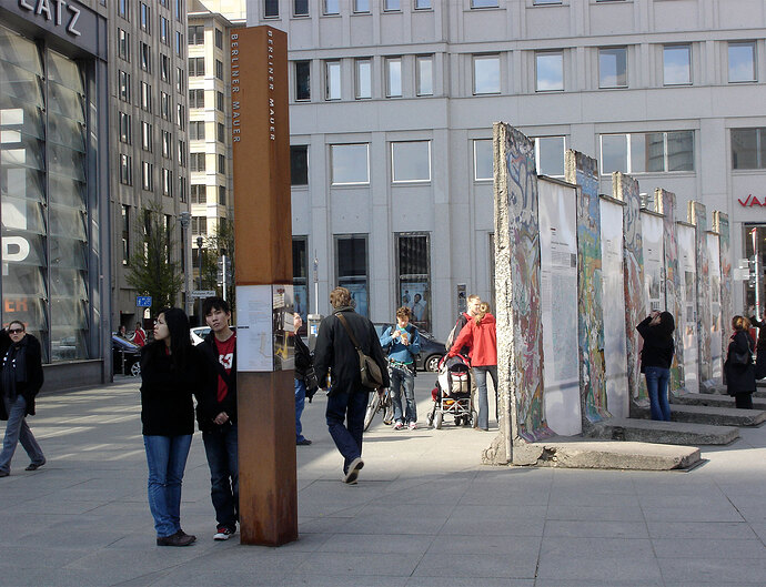 2007_Leitsystem_Berliner-Mauer_02