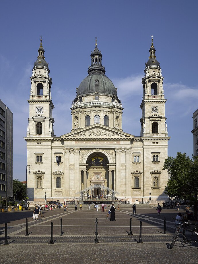 1200px-HUN-2015-Budapest-St._Stephen's_Basilica