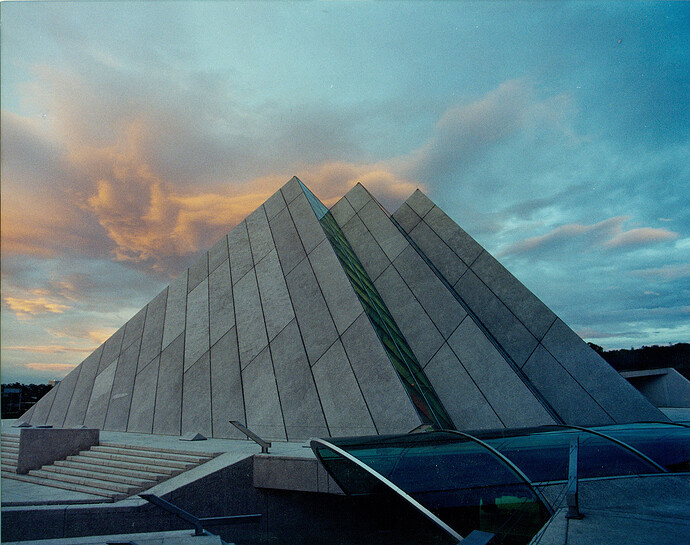 300-DPI-.CALAKMUL.-PIRAMIDE