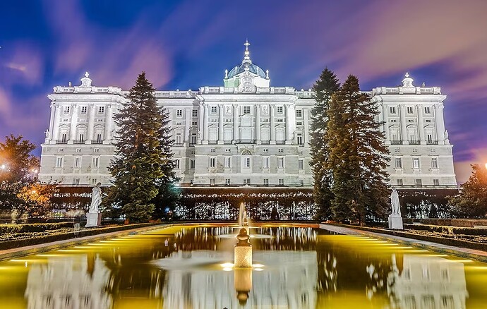 palacio-real-madrid-s177969425