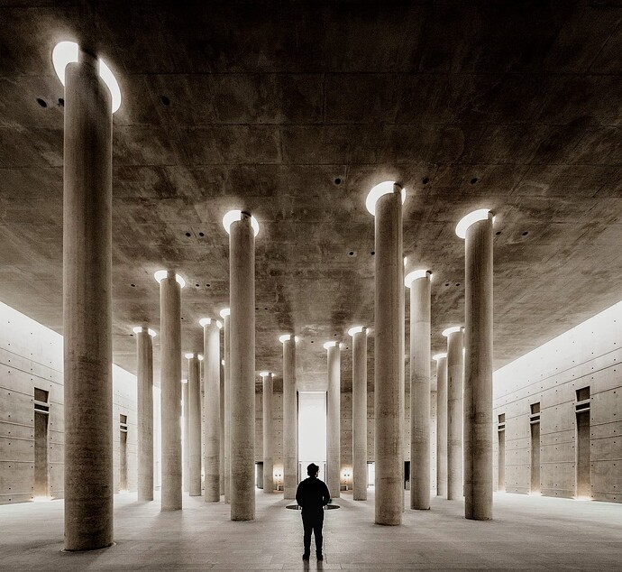 jalva-columns-krematorium-baumschulenweg-compressed~2