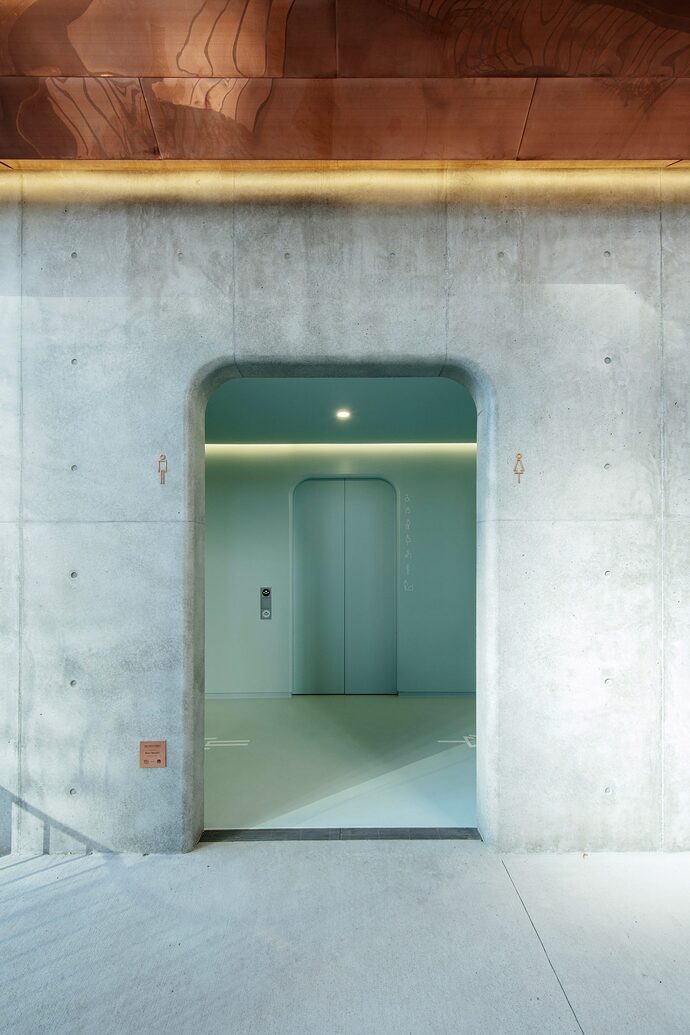 marc-newson-toilet-tokyo-urasando_2_dezeen_2364_col_6-1704x2556