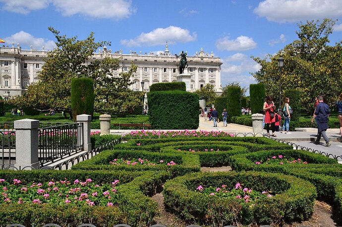 plaza-de-oriente-giardini