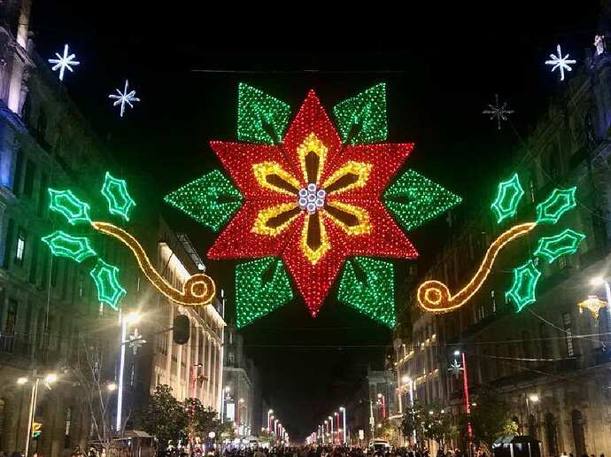 adornos-navidenos-en-el-zocalo-de-cdmx-nochebuena-1
