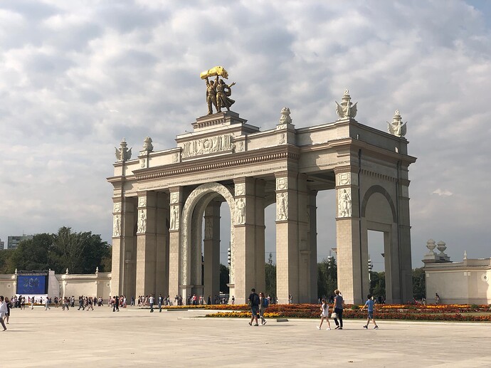 Арка_Главного_входа_ВДНХ,_Москва