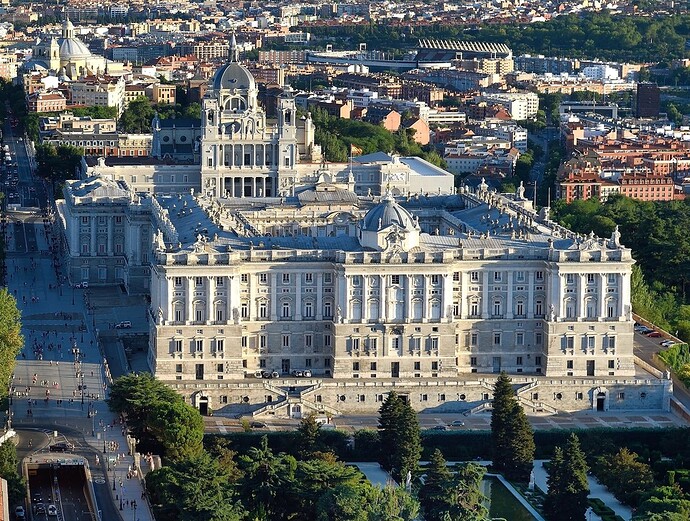 palacio real coníferas