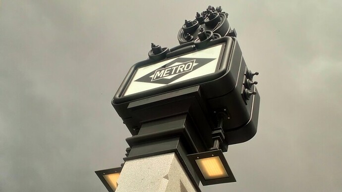 Totem Cuatro Caminos_Easy-Resize.com