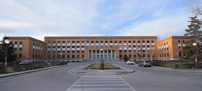 Facultad_de_Farmacia_de_la_UCM_01