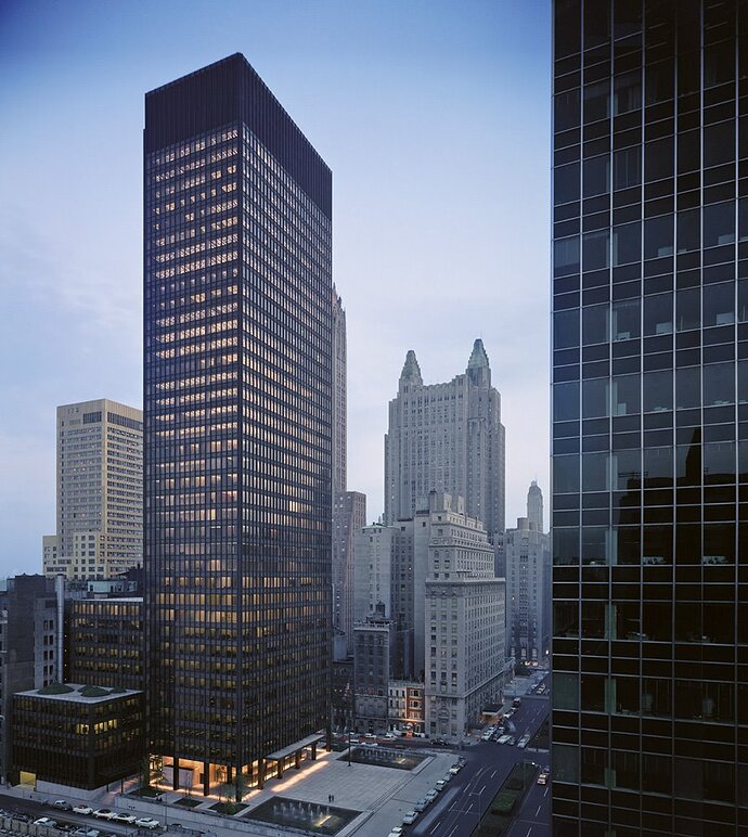 proyectado-junto-con-su-discipulo-johnson-la-torre-seagram-en-nueva-york-1958-es-el-maximo-exponente-del-estilo-internacional_55b596f5_893x1000