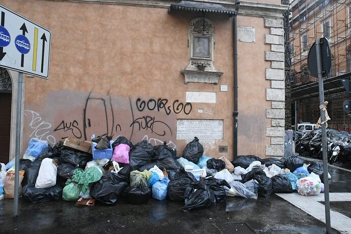 rifiuti_roma_expresolatino-1024x683