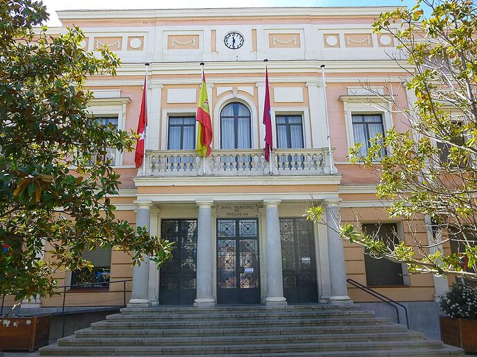 Madrid_-Puente_de_Vallecas-Junta_Municipal_de_Puente_de_Vallecas(antiguo_Ayuntamiento)_3