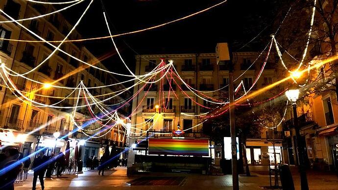 chueca luces navidad malas