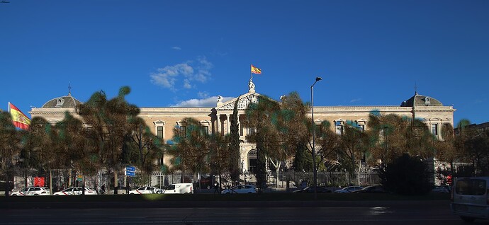 Biblioteca Nacional con árboles