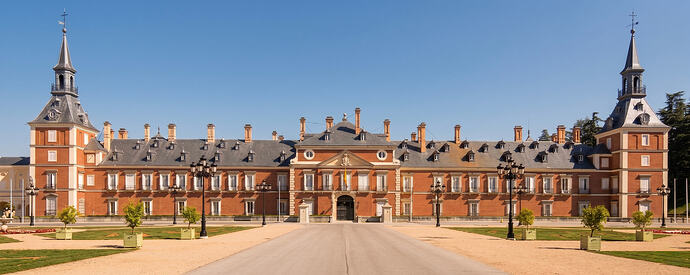 Palacio de El Pardo con revoco agramilado y chapiteles