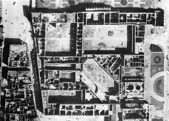 Munchen_Aerial_View_Residenz_Feldherrenhalle_Hofgarten_May_1944