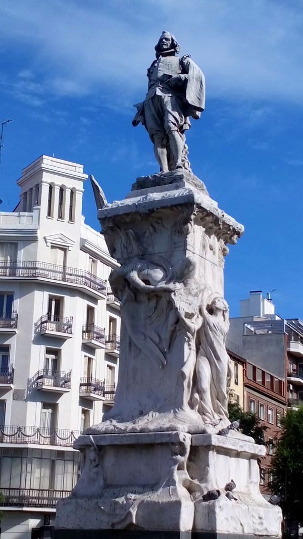 Estatua Calderón de la Barca_