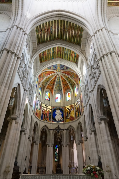 interior-catedral-almudena-madrid-espana_308180-780