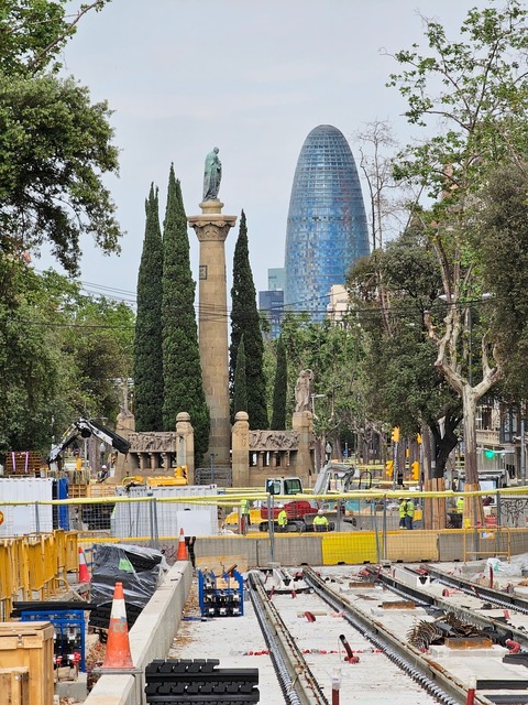 Las obras del tranvia en Av. Diagonal con C/Girona.