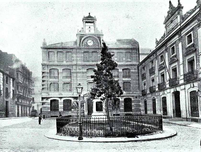 PLAZA DE LAS DESCALZAS