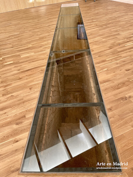 1000051779
