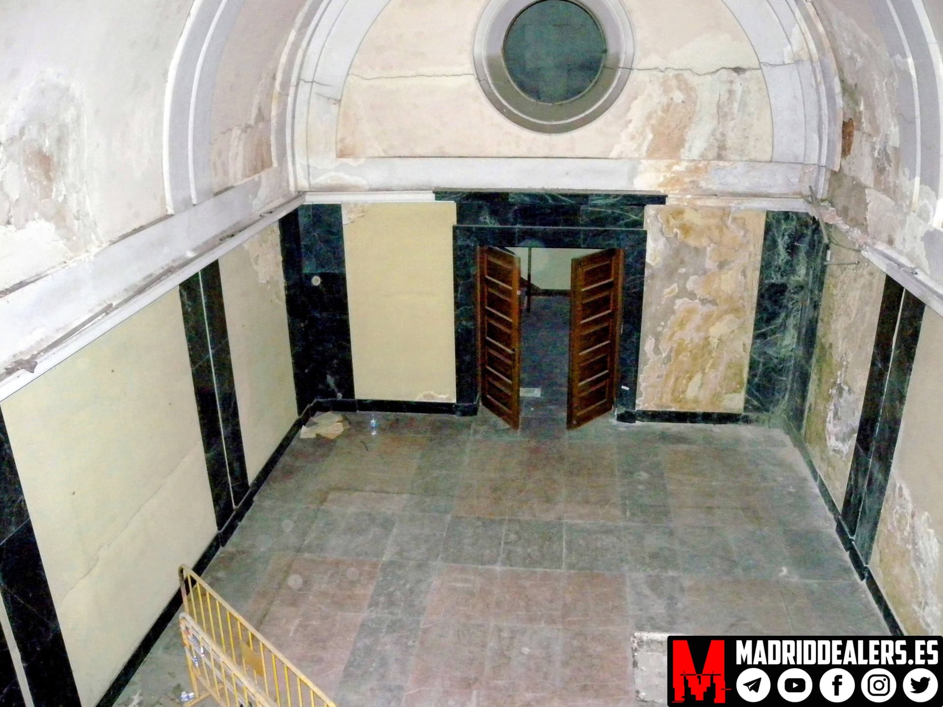 Interior del Arco de la Victoria en Agosto de 2009 (7)